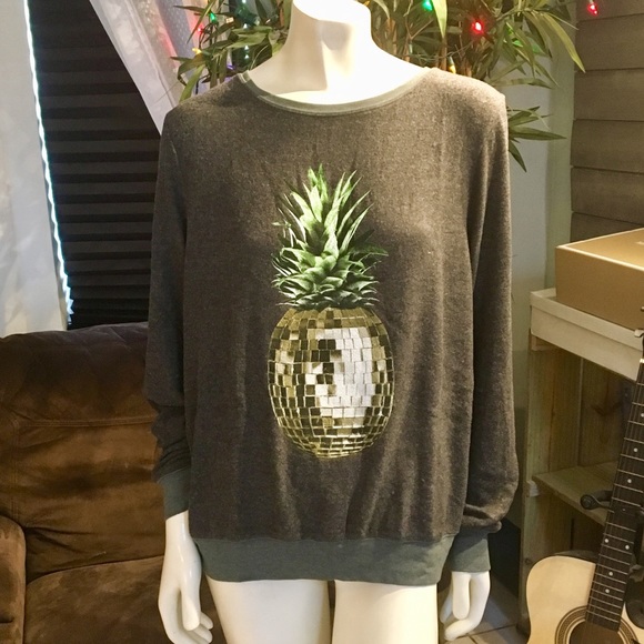 Wildfox Tops - Wildfox Black Party Pineapple 🍍 Beach Jumper L